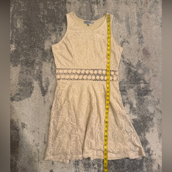 Women’s BaileyBlue  Cream Lace Dress - Picture 8 of 8